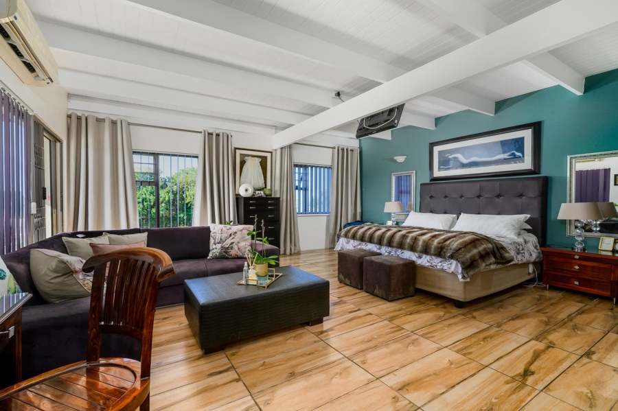 8 Bedroom Property for Sale in Summerstrand Eastern Cape